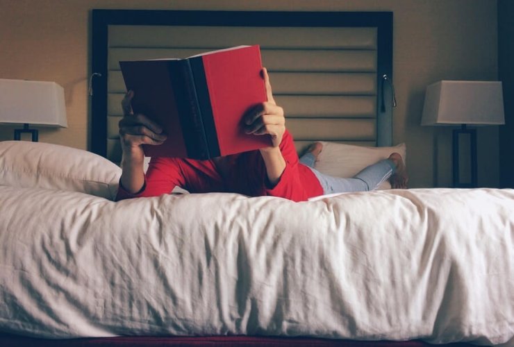 6 Reasons Why You Should Read Before Bed