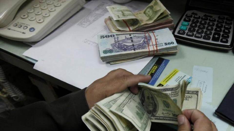 Pakistani Rupee trapped in the downward trend