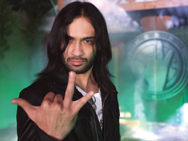 Waqar Zaka regrets being harsh on his show "Living On The Edge”
