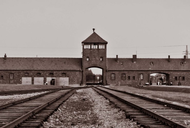 Dutch Railway has announced to compensate Holocaust survivors