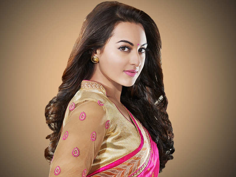 Sonakshi Sinha's house raid by police in the cheating case