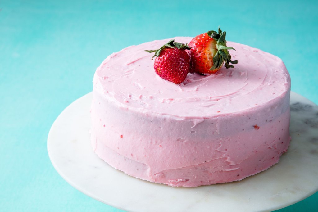 How to Make a Strawberry Cake at home