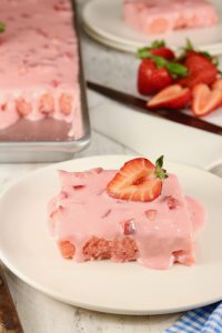 How to Make a Strawberry Cake at home