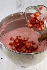 How to Make a Strawberry Cake at home