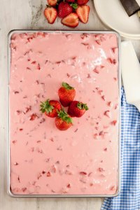 How to Make a Strawberry Cake at home