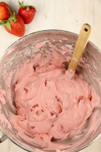 How to Make a Strawberry Cake at home