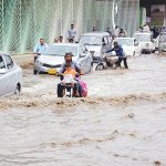 drainage system gets failed due to heavy downpour in karachi