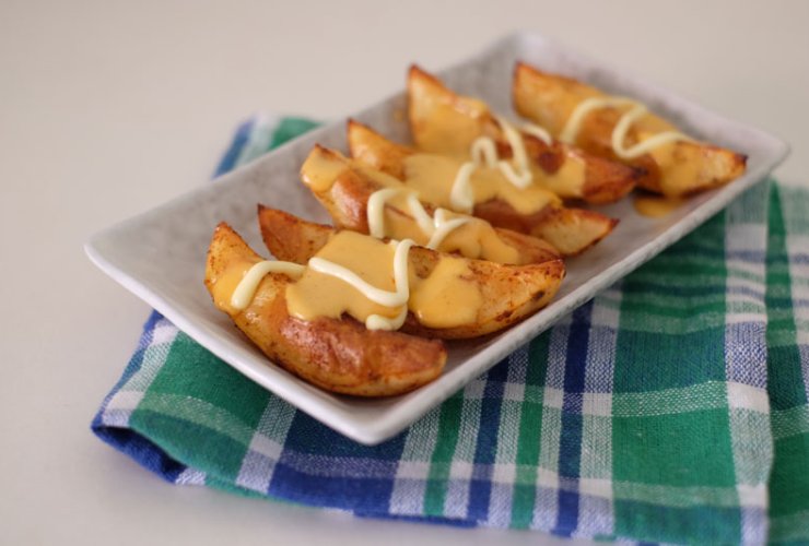 How to bake Cheesy Potato Wedges at home