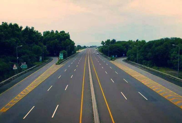 Imran Khan orders opening of all highways for goods supply