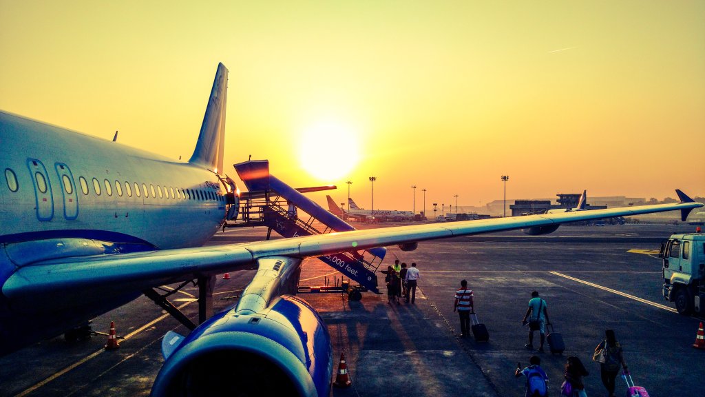 4 Perfect Outfits For Men At The Airport